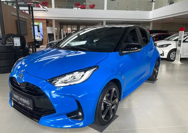 samochody osobowe Toyota Yaris cena 117900 przebieg: 5, rok produkcji 2024 z Ziębice